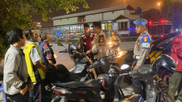 PATROLI MALAM CIPTA KONDISI, ANTISIPASI GANGGUAN KAMTIBMAS DI WILAYAH PELABUHAN.a