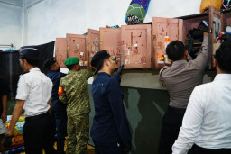 Sinergi TNI-Polri dan Pemasyarakatan, Lapas Narkotika Pamekasan Gelar Razia Menyeluruh Blok Hunian
