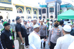 Kapolres Gresik Turun Langsung Pantau Pengamanan Haul Habib Abu Bakar Assegaf ke-71