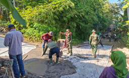 Perkokoh Ketahanan Wilayah, Kodim 1617/Jembrana Gelar Karya Bakti Bangun Jalan Rabat Beton di Desa Ekasari