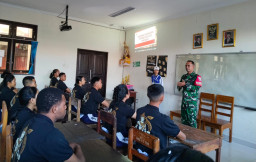 Pancasila Bukan Sekadar Hafalan, Babinsa Delod Peken Ajak Generasi Muda Mengamalkan Nilai Luhur Bangsa 