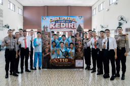 Taruna Akpol Tingkat III Edukasi Pelajar SMAN 1 Kediri, Kenalkan Call Center 110 dan Cegah Kenakalan Remaja