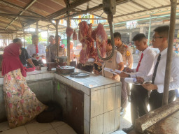 Taruna Akpol Latja 2026 Bersama Satreskrim Polres Kediri Kota Cek Harga dan Ketersediaan Bapokting di Pasar Setono Betek
