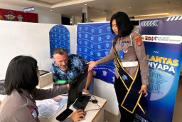 Pelayanan Humanis Satpas SIM Polresta Denpasar, Pemohon Dibantu Hingga Proses Foto SIM