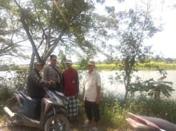Bhabinkamtibmas Sumberrejo Sambangi Petani Tambak Ikan Dukung Program Ketahanan Pangan