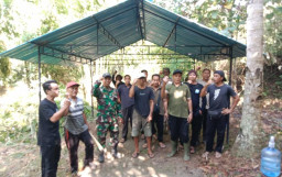 Sinergi Koramil 1617-03/Melaya dan Warga Candikusuma Gelar Gotong Royong Persiapan Pembangunan Jembatan Garuda