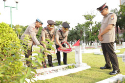 Hari Bhayangkara ke-80, Polrestabes Surabaya Gelar Ziarah di TMP Kusuma Bangsa