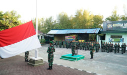 Tingkatkan Kedisiplinan, Anggota Kodim 1617/Jembrana Laksanakan Upacara Bendera Mingguan