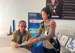 Pelayanan Humanis Satpas SIM Polresta Denpasar, Petugas Polantas Menyapa Dampingi Pemohon di Setiap Tahapan