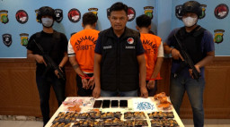 POLDA METRO JAYA MENGGAGALKAN DUA ORANG PENGEDAR ETOMIDATE DAN EKSTASI DALAM KEMASAN BERAS INDIA, TERKAIT JARINGAN MALAY