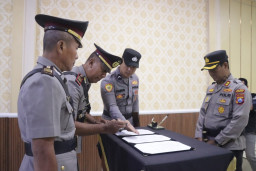 Pimpin Sertijab Kapolsek Jrengik, Kapolres Sampang: Mutasi Ini Penyegaran Organisasi