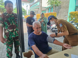 Koramil 03/Serpong Dukung Bakti Sosial Kesehatan, Puluhan Warga Ciater Antusias Periksa Kesehatan