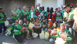 Hari Bhayangkara ke-80, Polrestabes Surabaya Salurkan 100 Paket Sembako kepada Warga dan Driver Gojek