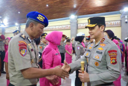 Kapolda Bali Pimpin Kenaikan Pangkat, Ingatkan Amanah di Balik Tanda Kepangkatan