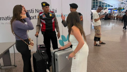 Patroli Humanis Polres Bandara Ngurah Rai, Sapa Wisatawan dan Perkuat Rasa Aman di Terminal Internasional