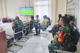 Rajut Kebersamaan, Danramil 1619-01/Tabanan Pimpin Nobar Swiss vs Colombia Bersama Forkopimcam