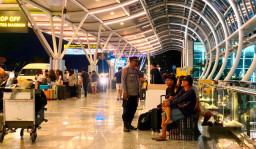 Patroli Humanis Polres Bandara Ngurah Rai, Sapa Wisatawan dan Perkuat Rasa Aman di Terminal Internasional