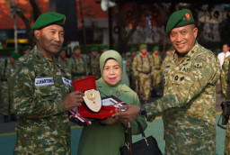 Danrem 052/Wijayakrama Pimpin Upacara 17-an dan Pelepasan Purna Tugas, Perkokoh Jiwa Korsa dan Semangat Pengabdian