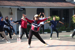 Langkah Sehat Menuju Pembinaan Berkualitas, Warga Binaan Wanita Lapas Madiun Antusias Ikuti Senam Pagi