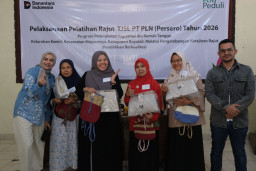 Sasar Pasar Internasional, PLN UIP JBTB Berdayakan Kelompok Wanita Boyolali Lewat Pelatihan Merajut