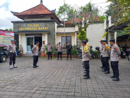 Apel Pagi Polsek Selemadeg Barat, Kapolsek Tegaskan Kesiapan Personel dan Pelayanan Prima