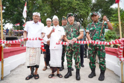 Perkuat Akses Masyarakat, Pangdam IX/Udayana Resmikan Jembatan Perintis Garuda Desa Saba