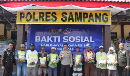 Polres Sampang Gelar Upacara Hari Bhayangkara ke-80 dan Aksi Sosial Berbagi Sembako