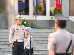 Kakorlantas Polri Irjen Pol. Wibowo, S.I.K., M.Hum., memimpin upacara pelantikan dan serah terima jabatan (sertijab)