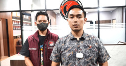 Satresnarkoba Polres Metro Jakarta Barat Membongkar Gudang Pemasok Bahan Baku Clandestine