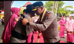 Estafet Kepemimpinan Polres Sampang Berganti, AKBP Anang Hardiyanto Resmi Disambut Tradisi Farewell Parade