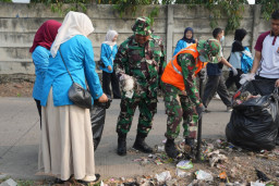 Korem 052/Wijayakrama Bersama Mahasiswa dan Pemda Bergerak Atasi Persoalan Sampah di Tigaraksa