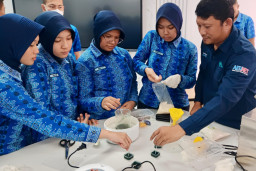 Sambut HUT ke-81 RI:PLN dan IT PLN Siapkan SDM Unggul untuk Transisi Energi Lewat Pelatihan Energi Terbarukan bagi Siswa