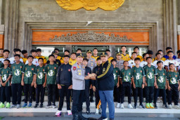 Dukung Lahirnya Bintang Sepak Bola Muda, Wakapolda Lepas Bhayangkara Bali FC ke Piala Soeratin 2026