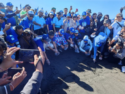 Sambut HUT RI ke-81 dan HUT Demokrat ke-25, 250 Kader Bersihkan Pantai Lembeng dan Lepas 300 Tukik