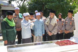 Sinergi Spiritual, Kapolres Pelabuhan Tanjung Perak Ziarah Wali di Surabaya
