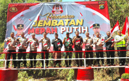Kapolda Bali Resmikan Jembatan Merah Putih Presisi di Tianyar, Hadirkan Akses bagi Warga dan Anak Sekolah