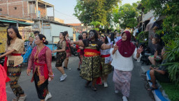 Warga Kapasari Pedukuhan Meriahkan Kemerdekaan RI ke 81 Dengan Berkarnaval Berkeliling Kampung  