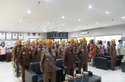 Sambut Hari Pelanggan Nasional,YBM PLN UIP JBTB Hadirkan Layanan Kesehatan Terpadu dan Santunan bagi 50 Veteran Surabaya