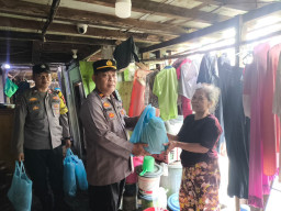Polsek Tambora Salurkan 140 Paket Bansos untuk Warga Slum Area, Wujud Kepedulian Sambut HUT ke-81 RI