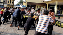 Tingkatkan Kesiapsiagaan Personel Melalui Latihan Peningkatan Kemampuan Dalmas