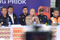 Kapolres Priok Hadiri Konferensi Pers, 8,96 Juta Batang Rokok Ilegal Diamankan di Pelabuhan Tanjung Priok