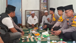 Kunjungi Ponpes Miftahut Thullab, Kapolres Sampang Serap Aspirasi Ulama dan Bantu Air Bersih