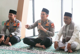 Jumat Curhat di Masjid Al-Fattah, Polisi Ajak Orang Tua Awasi Anak