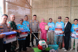 POLRES CIMAHI DUKUNG PEMERINTAH DALAM  KETAHANAN PANGAN DENGAN TANAM BAWANG PUTIH