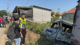 Kecelakaan Beruntun di Jrengik Sampang, Truk dan Minibus Masuk Sawah Tiga Orang Luka-Luka