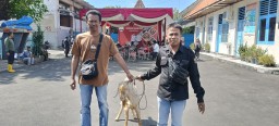 Pimpinan Redaksi Media Berita - Kompas.com, Dapat Qurban 1 Ekor Kambing dari Kapolres Tanjung Perak Surabaya