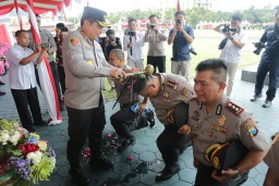 Ratusan Personel dan Ribuan PNS Polda Jatim Naik Pangkat di Hari Bhayangkara ke – 77