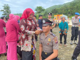 22 Personel Bintara Naik Pangkat, Polres Kayong Utara Gelar Tradisi Siram Kembang 7 Rupa