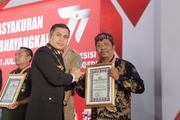 Juara 2 Lomba Jurnalistik Mabes Polri, Wartawan Koran Memo Diganjar Penghargaan Oleh Kapolres Nganjuk