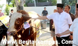 Menggelar Sholat Idul Adha, Polres Bondowoso Juga Bagikan Hewan Qurban